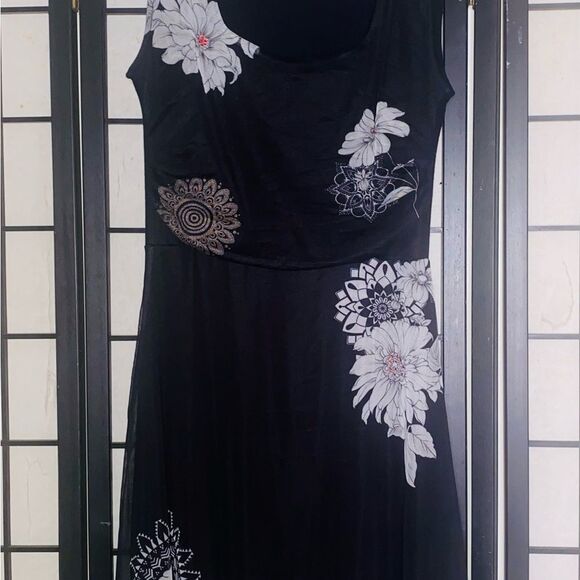 Desigual Black Dress with White Floral Patterns and Crystal embellishments - Picture 4 of 9
